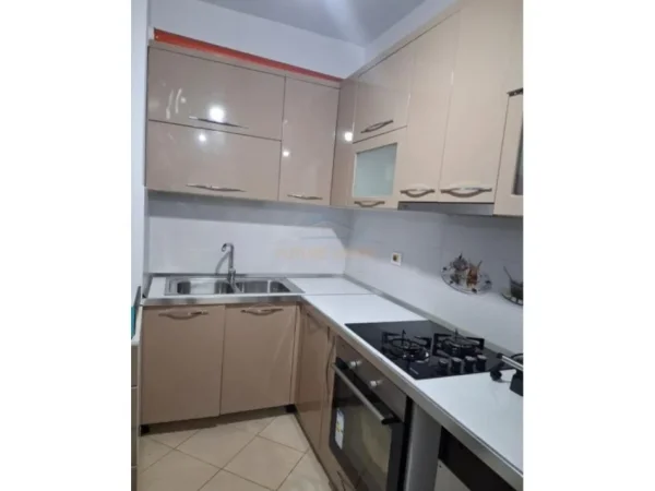 Tirane, shitet apartament 1+1+Ballkon Kati 5, 72 m² 85.000 € (Kamez)