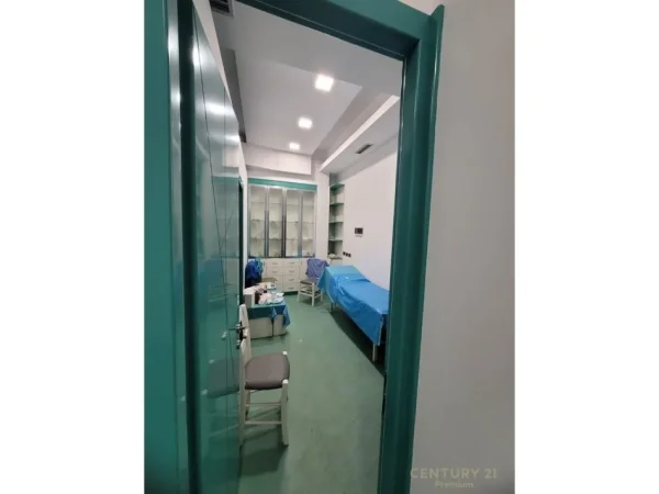 Tirane, shes ambjent biznesi Kati 0, 44 m² 200.000 € (Petro Nini Luarasi)