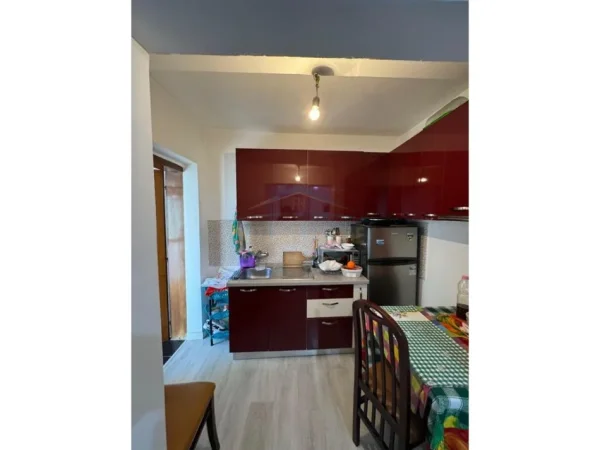 Tirane, shitet apartament 1+1+Ballkon Kati 1, 67 m² 130.000 € (Pazari i Ri)