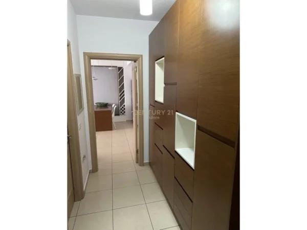 Tirane, jepet me qera apartament 1+1 Kati 4, 70 m² 730 €