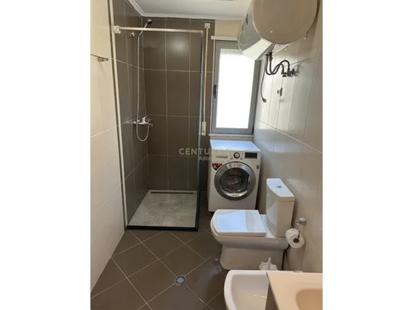 Tirane, jepet me qera apartament 1+1 Kati 4, 70 m² 730 €