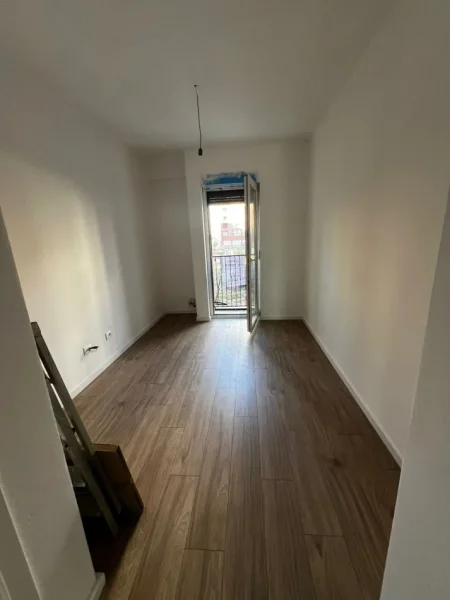 Tirane, jepet me qera garsonier 1+1 Kati 2, 23 m² 250 € (Bulevardi i Ri, Rruga Jordan Misja.(Per zyra))