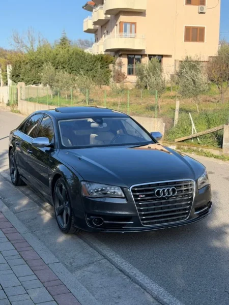 Tirane, shitet makine Audi S8 Quattro V8T, 2014 519hp Benzin, gri e erret automatik Klima 179.000 km