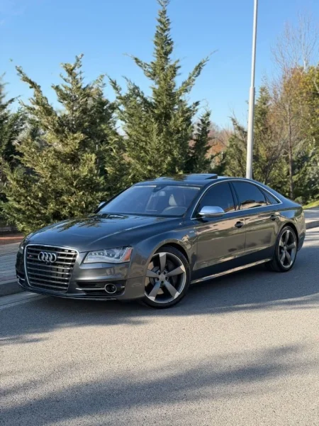 Tirane, shitet makine Audi S8 Quattro V8T, 2014 519hp Benzin, gri e erret automatik Klima 179.000 km