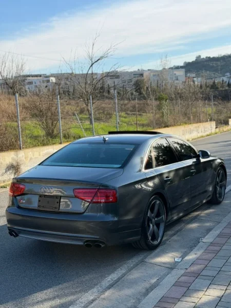 Tirane, shitet makine Audi S8 Quattro V8T, 2014 519hp Benzin, gri e erret automatik Klima 179.000 km