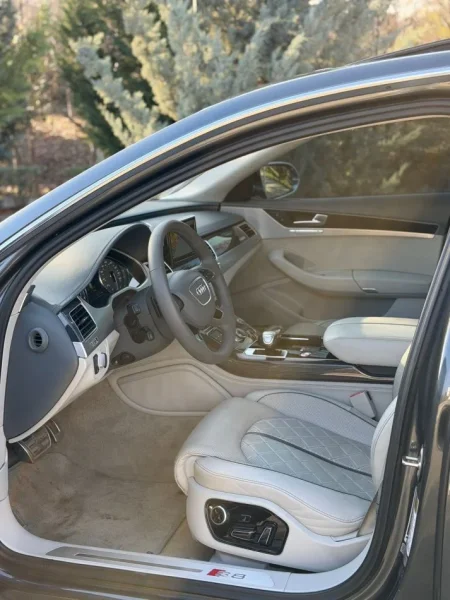 Tirane, shitet makine Audi S8 Quattro V8T, 2014 519hp Benzin, gri e erret automatik Klima 179.000 km