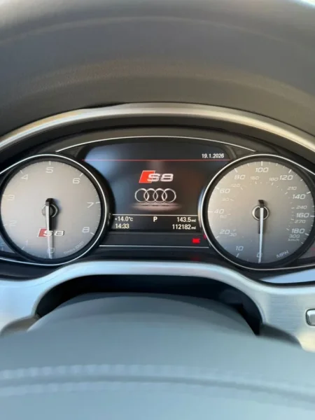 Tirane, shitet makine Audi S8 Quattro V8T, 2014 519hp Benzin, gri e erret automatik Klima 179.000 km