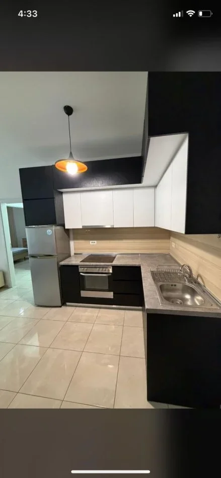 Tirane, jepet me qera apartament 1+1+Ballkon Kati 3, 65 m² 550 € (Prane Komunes te shkollq At Zef Pllumi)
