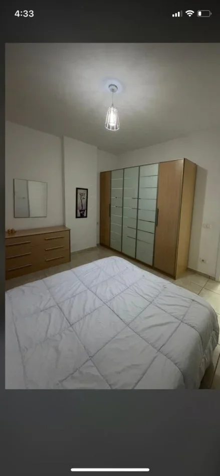 Tirane, jepet me qera apartament 1+1+Ballkon Kati 3, 65 m² 550 € (Prane Komunes te shkollq At Zef Pllumi)