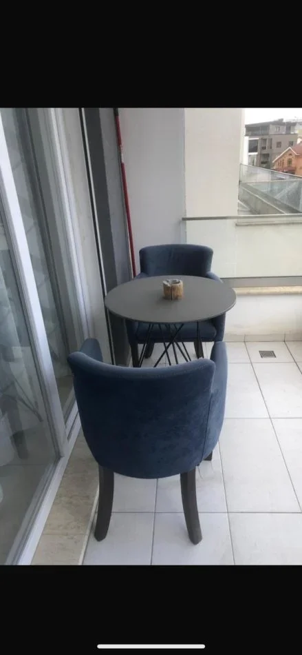 Tirane, jepet me qera apartament 1+1+Ballkon Kati 3, 65 m² 550 € (Prane Komunes te shkollq At Zef Pllumi)