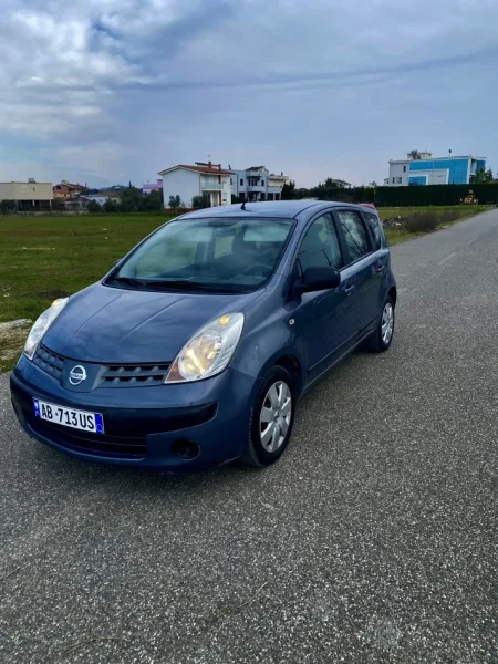 Kavaje, shes makine Nafte, blu e errët manuale Kondicioner 15.000 km 2.800 €