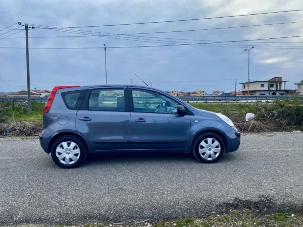 Kavaje, shes makine Nafte, blu e errët manuale Kondicioner 15.000 km 2.800 €