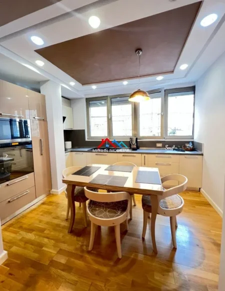 Tirane, jepet me qera apartament 2+1 Kati 1, 99 m² 1.000 € (RRUGA BARDHOK BIBA,QENDER)