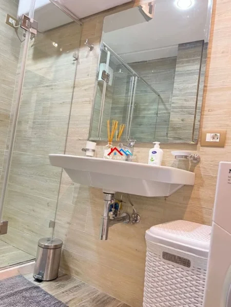 Tirane, jepet me qera apartament 2+1 Kati 1, 99 m² 1.000 € (RRUGA BARDHOK BIBA,QENDER)