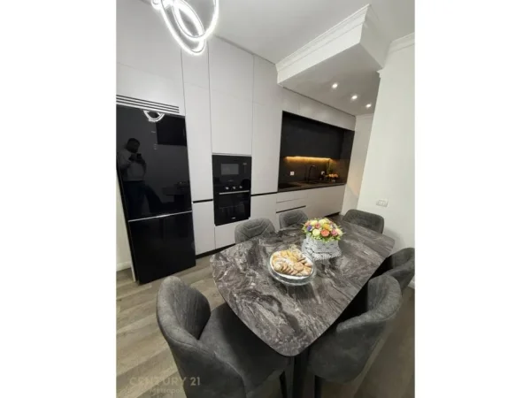 Tirane, shitet apartament 2+1+Ballkon Kati 5, 97 m² 203.000 € 