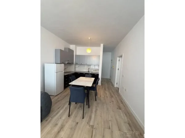 Tirane, jepet me qera apartament 1+1+Ballkon Kati 3, 62 m² 450 € (yzberisht)
