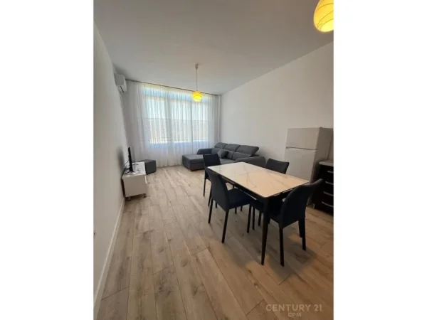 Tirane, jepet me qera apartament 1+1+Ballkon Kati 3, 62 m² 450 € (yzberisht)