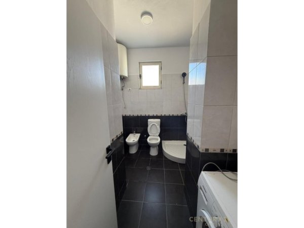 Tirane, jepet me qera apartament 1+1+Ballkon Kati 3, 62 m² 450 € (yzberisht)