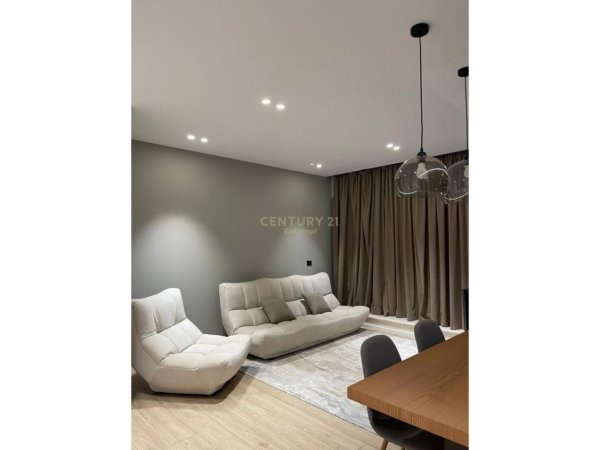 Tirane, jepet me qera apartament duplex 2+1+Ballkon Kati 5, 111 m² (ETC Galery)