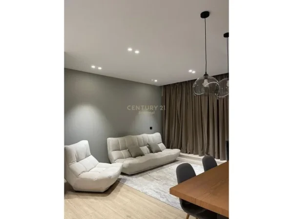 Tirane, jepet me qera apartament duplex 2+1+Ballkon Kati 5, 111 m² (ETC Galery)