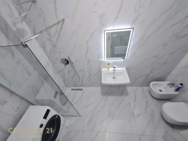 Tirane, shitet apartament 1+1+Ballkon Kati 4, 60 m² 115.000 € (ali demi)