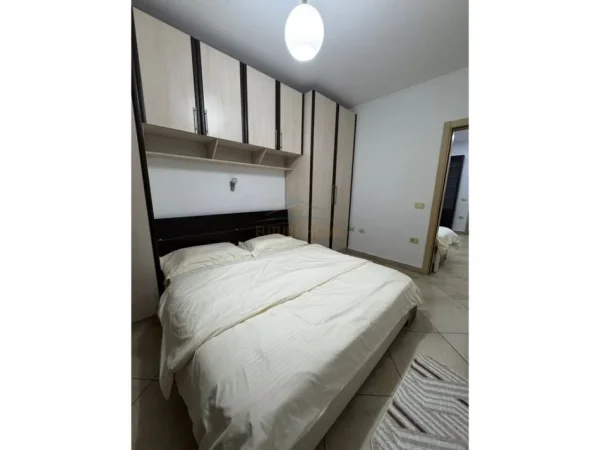 Tirane, jepet me qera apartament 3+1 Kati 6, 87 m² 700 € (Rruga e Kavajes)