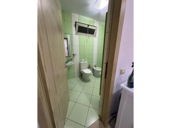 Tirane, jepet me qera apartament 3+1 Kati 6, 87 m² 700 € (Rruga e Kavajes)