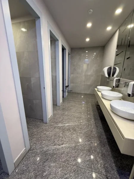 Tirane, jepet me qera zyre Kati 3, 1.000 m² 17.000 € (Rruga e kavajes)