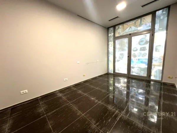 Tirane, jepet me qera vetem 1 dhome 1+1 Kati 0, 25 m² 250 € (Zogu I Zi)