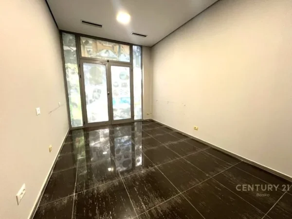 Tirane, jepet me qera vetem 1 dhome 1+1 Kati 0, 25 m² 250 € (Zogu I Zi)