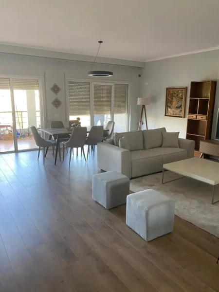Tirane, jepet me qera apartament 2+1 Kati 5, 135 m² 1.000 € (Kopshti Zoologjik)