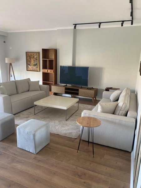 Tirane, jepet me qera apartament 2+1 Kati 5, 135 m² 1.000 € (Kopshti Zoologjik)