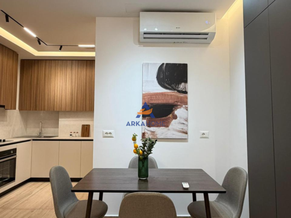 Tirane, jepet me qera apartament 1+1+Ballkon Kati 3, 70 m² 800 € 