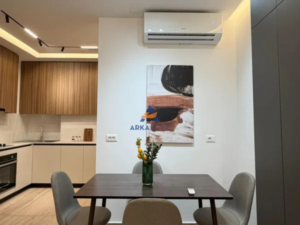 Tirane, jepet me qera apartament 1+1+Ballkon Kati 3, 70 m² 800 € 