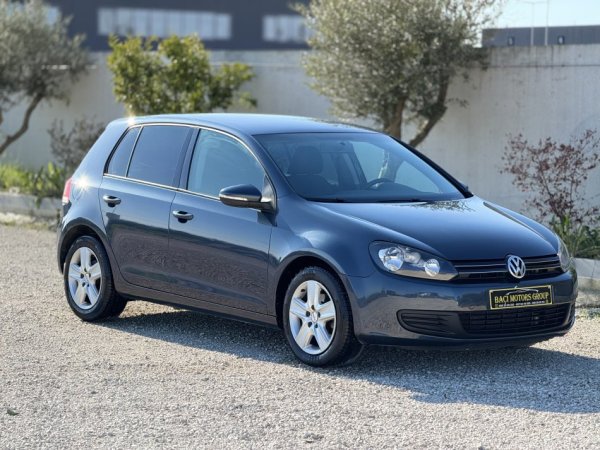 Durres, shitet makine VOLKSWAGEN GOLF VI 2.0 Nafte, blu e errët automatik Klima