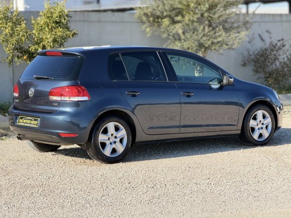 Durres, shitet makine VOLKSWAGEN GOLF VI 2.0 Nafte, blu e errët automatik Klima