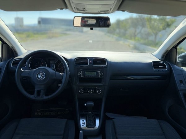 Durres, shitet makine VOLKSWAGEN GOLF VI 2.0 Nafte, blu e errët automatik Klima