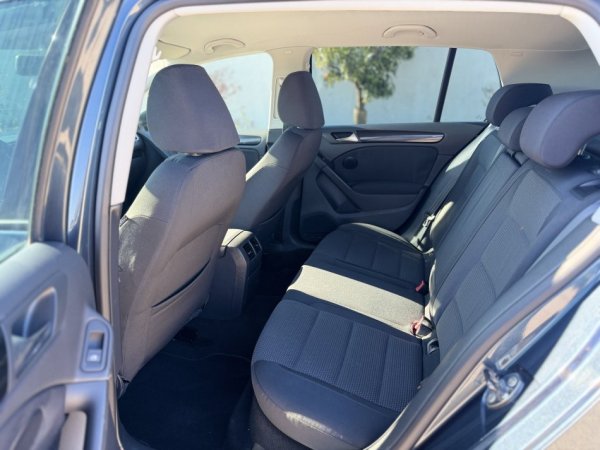 Durres, shitet makine VOLKSWAGEN GOLF VI 2.0 Nafte, blu e errët automatik Klima