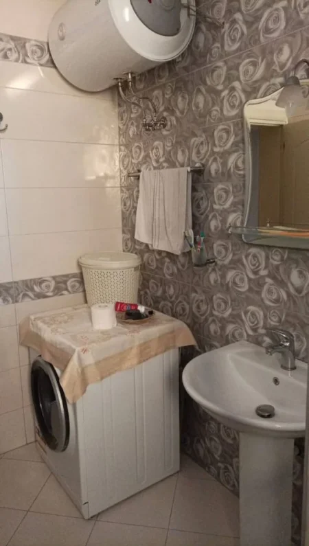 Tirane, jepet me qera apartament 2+1+Ballkon Kati 7, 80 m² 600 € (Ish Fusha e Aviacionit)