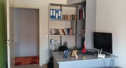 Tirane, jap me qera apartament 2+1+Ballkon Kati 7, 75 m² 600 € (Ish Fusha e Aviacionit)