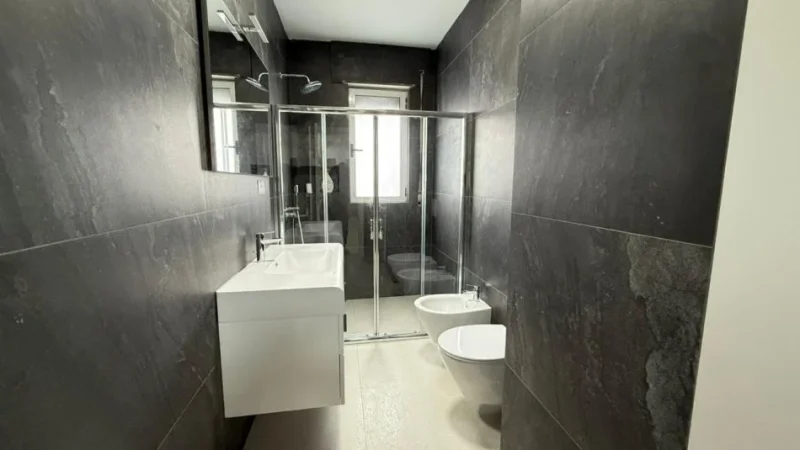 Tirane, jepet me qera apartament 2+1 Kati 3, 130 m² 1.200 €