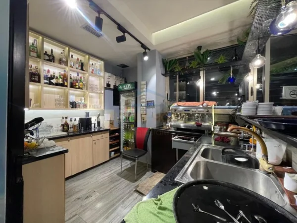 Tirane, shitet bar-kafe Kati 0, 170 m² 420.980 € (Rruga Hysen Gjura Porcelan)