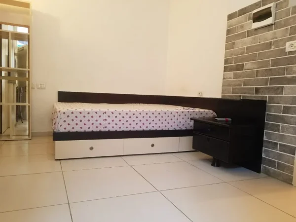Tirane, jap me qera garsonier 1+1 Kati 1, 35 m² 300 € (Rruga guri madhi)