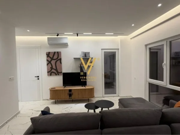 Tirane, jepet me qera apartament 1+1+Ballkon Kati 6, 70 m² 760 € (ZOGU I ZI)