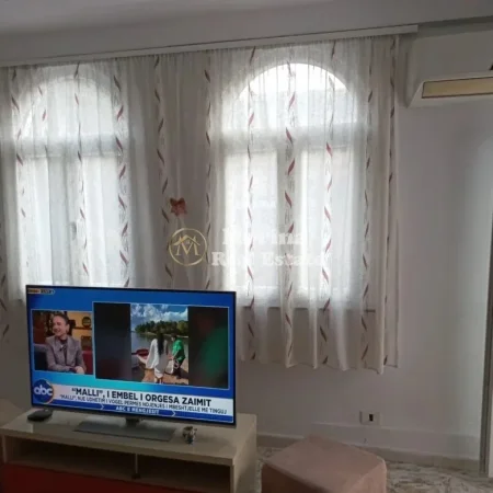 Tirane, shitet Vile , 255 m² 400.000 € (Brraka)