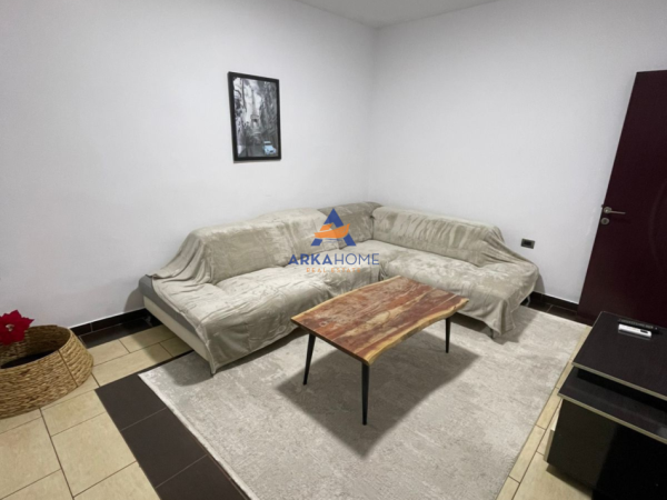 Tirane, jepet me qera apartament 1+1+Ballkon Kati 4, 50 m² 623 € 