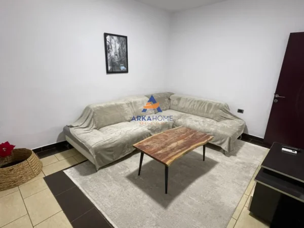 Tirane, jepet me qera apartament 1+1+Ballkon Kati 4, 50 m² 623 € 