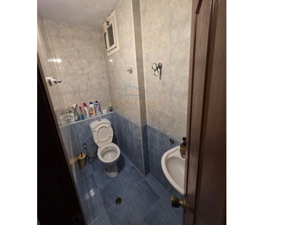 Tirane, shitet apartament 3+1 Kati 2, 149 m² 300.000 € (Blloku Gintash)