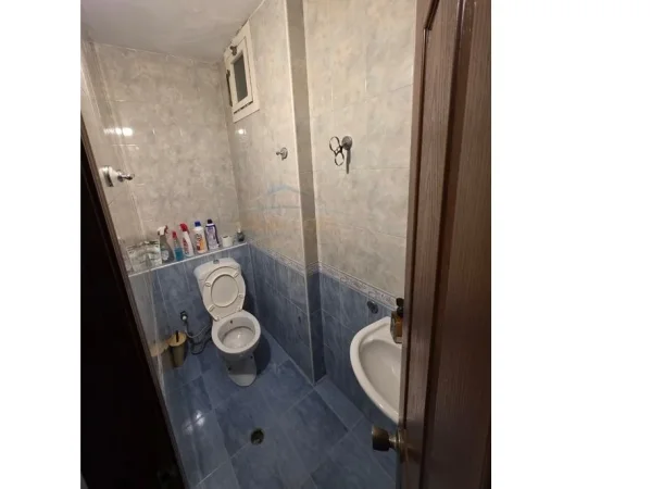 Tirane, shitet apartament 3+1 Kati 2, 149 m² 300.000 € (Blloku Gintash)