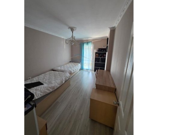 Tirane, shitet apartament 3+1 Kati 2, 149 m² 300.000 € (Blloku Gintash)